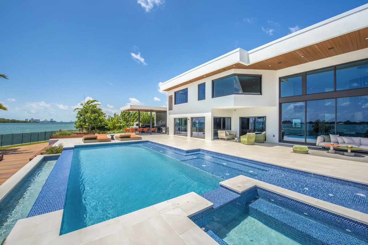 Holiday Luxury Villa Rentals in South Florida: Celebrate the Season in Style hero image
