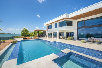 Holiday Luxury Villa Rentals in South Florida: Celebrate the Season in Style main image